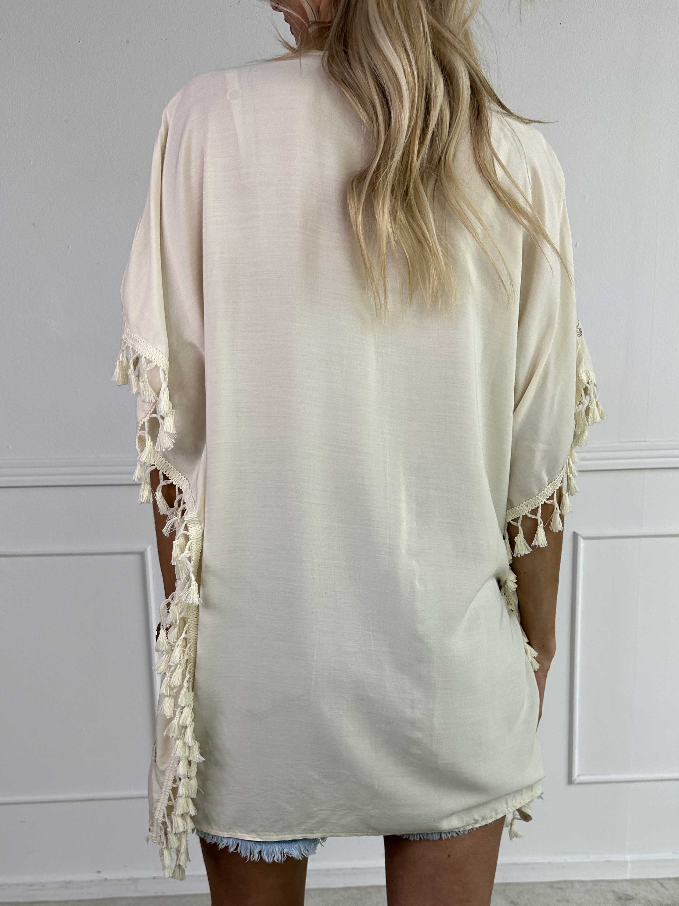 Aloha - Tunika i viskos med guldbroderi och tofsar